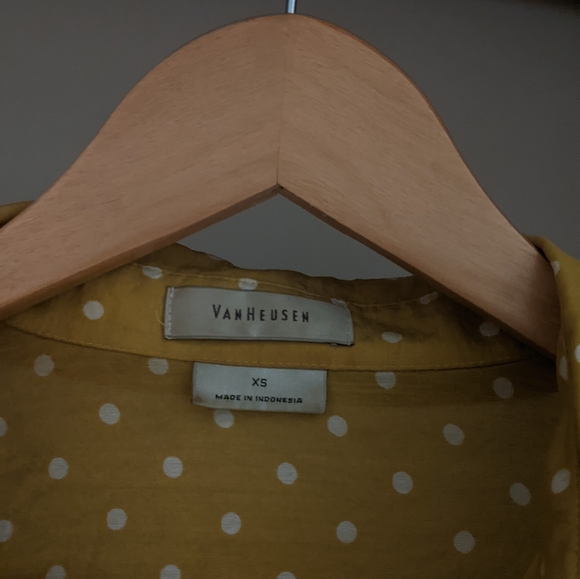 Yellow polka dot Van Heusen collared long sleeve button down - Picture 2 of 3